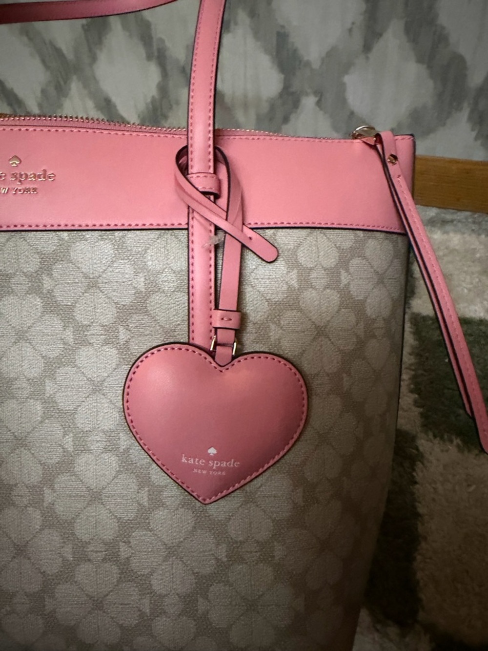 Kate Spade ♠️ Flower Tote with Leather Heart Charm - Picture 4 of 16